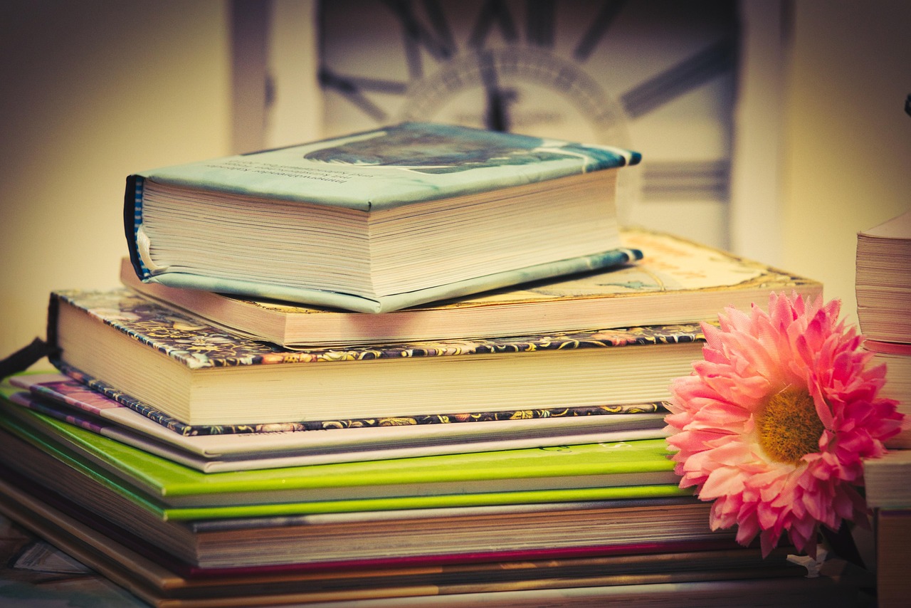 books-3786559_1280